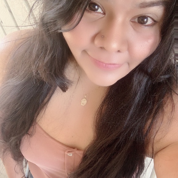 Meet your Posher, Alanis - Picture 2 of 4